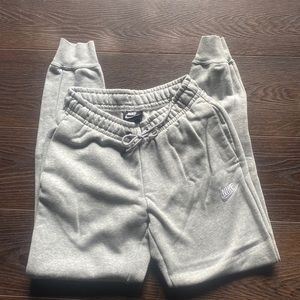 Nike sportswear essential fleece jogger pants